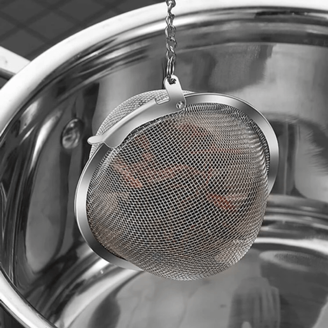Metal loose tea infuser
